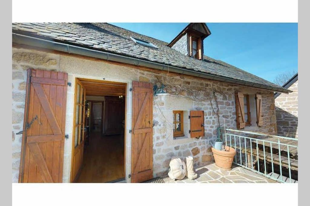La Grange De Salvaneix Gite Pour 15 Personnes 7 Chambres Avec 6 Sdb-6Wc Sarran Esterno foto